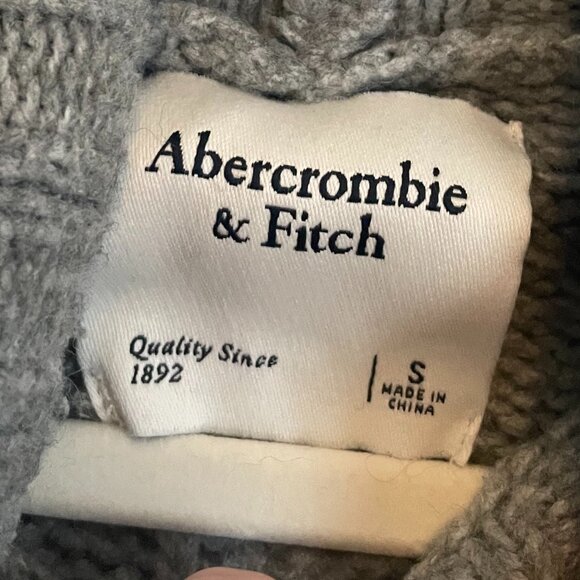 Abercrombie & Fitch Cable Knit Gray Sweater, Small - Picture 2 of 4